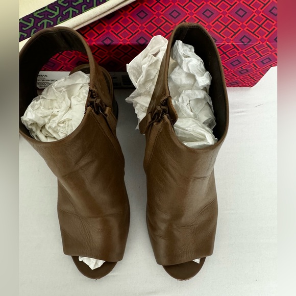 Tori Burch Jones Cut-Out Bootie - Picture 2 of 8